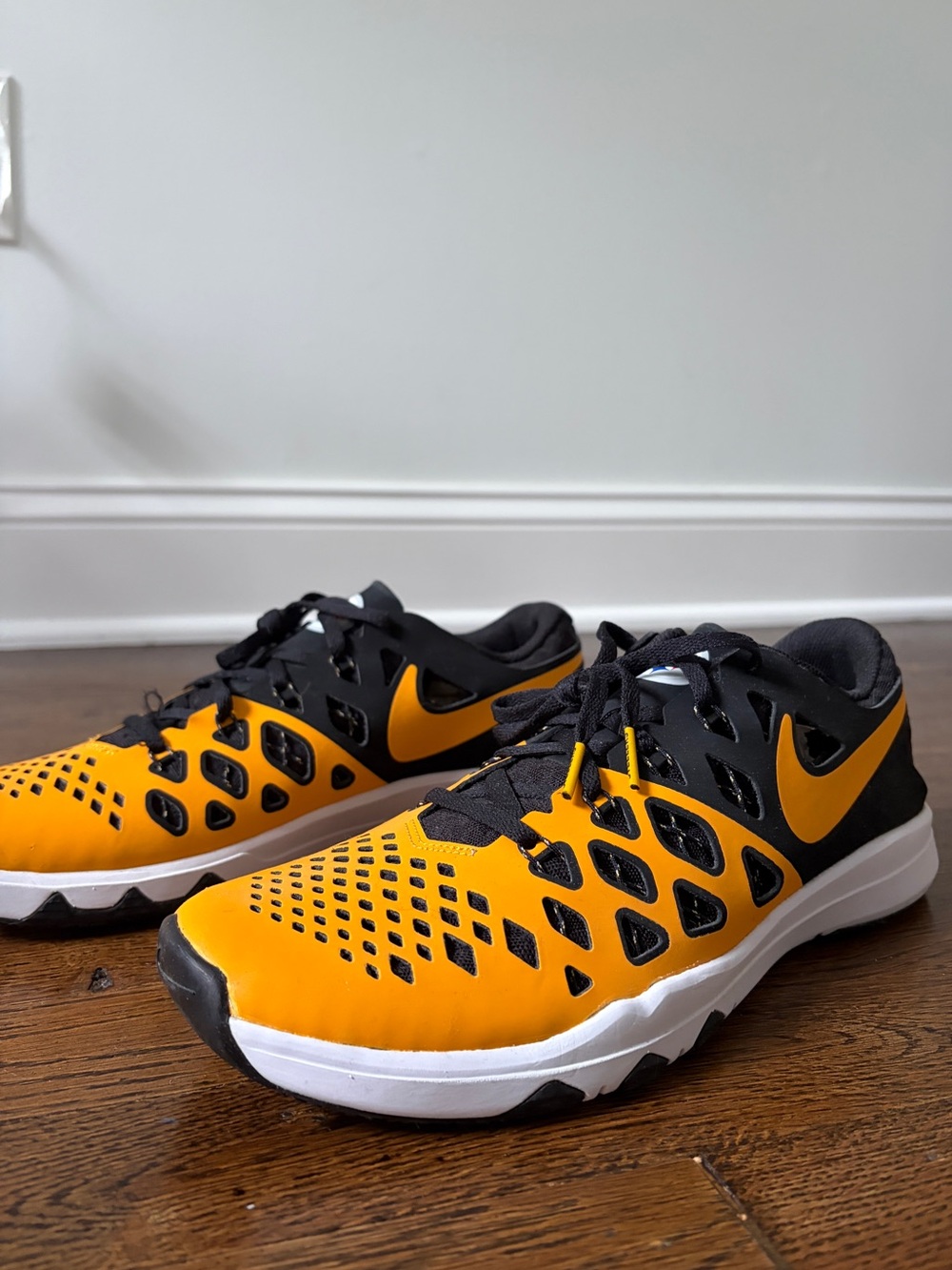 Nike Black & Yellow Training Sneakers